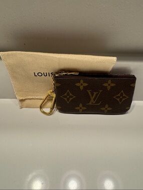 Authentic Louis Vuitton Cles